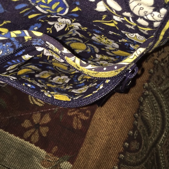 VERA BRADLEY CROSSBODY - Picture 4 of 8